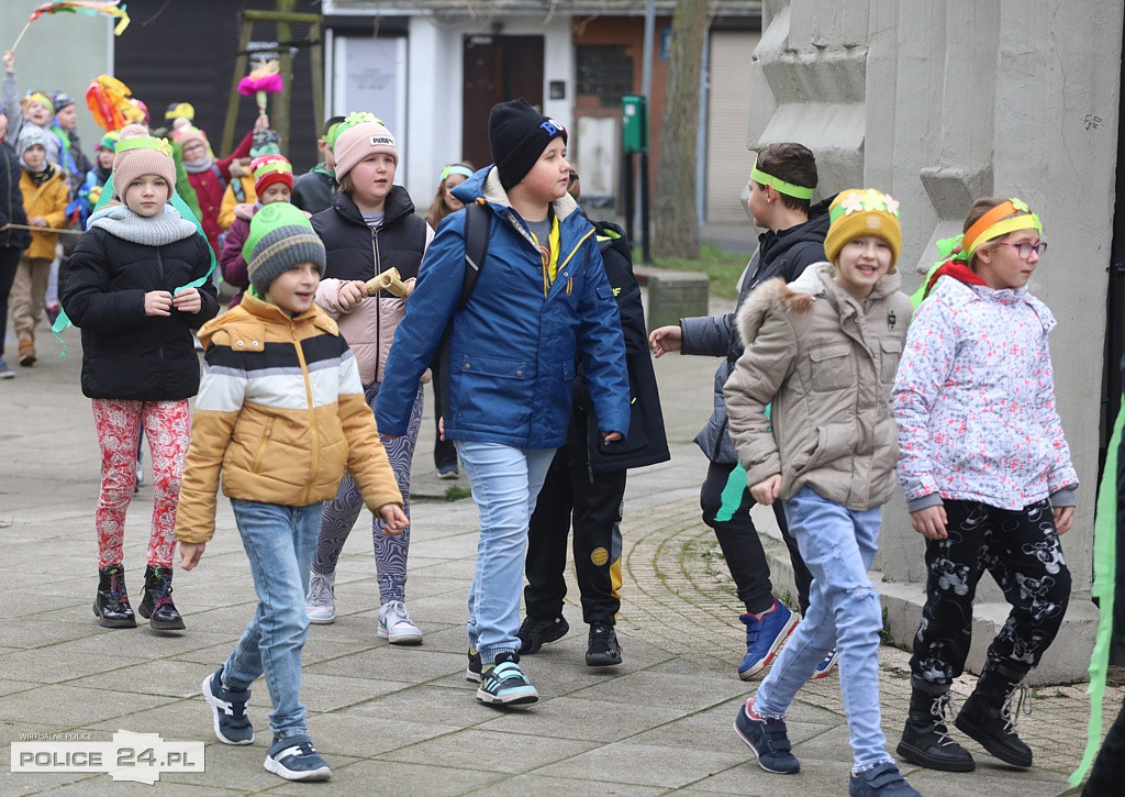 Barwne korowody przeszły ulicami Polic