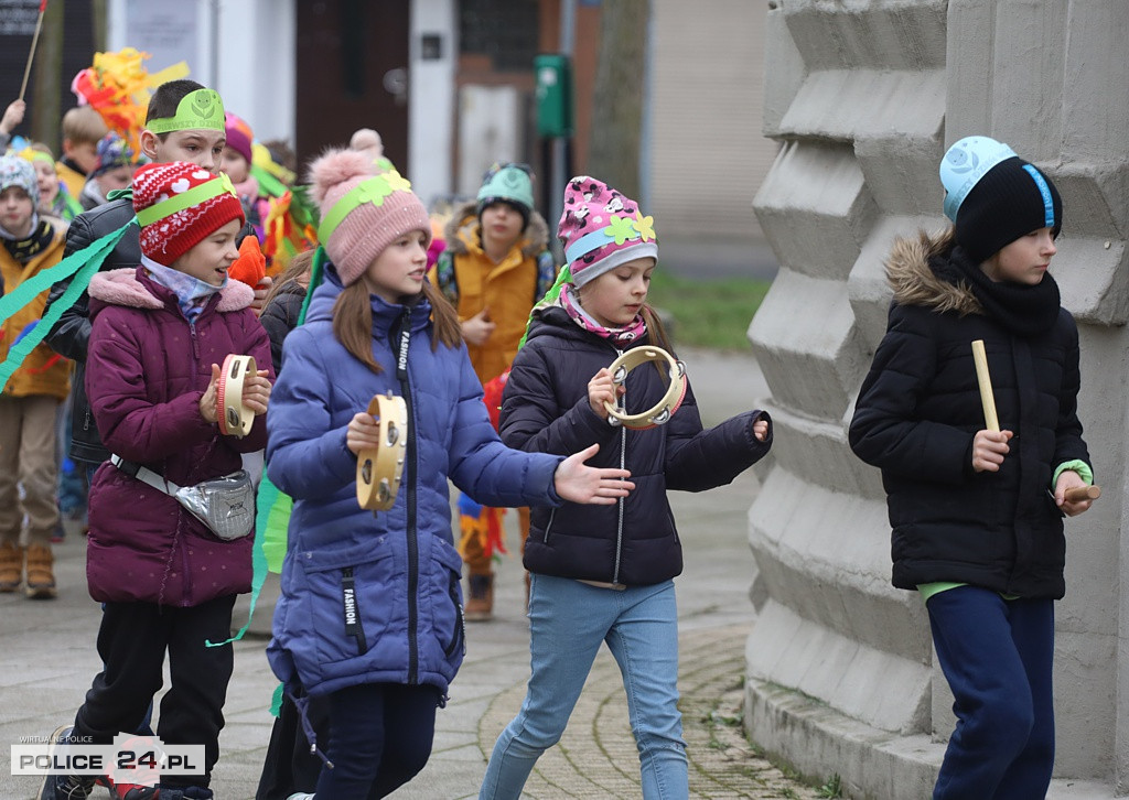 Barwne korowody przeszły ulicami Polic