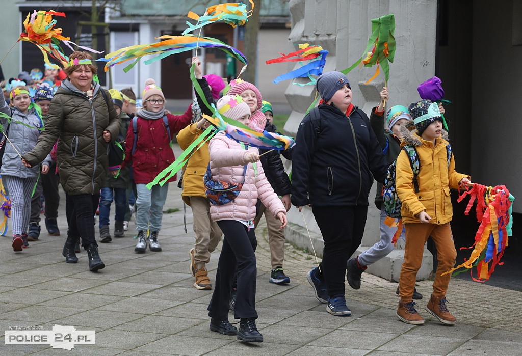 Barwne korowody przeszły ulicami Polic