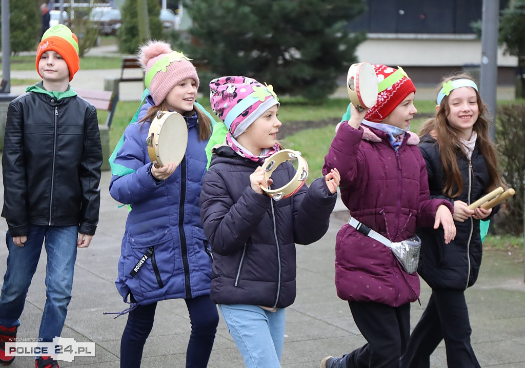 Barwne korowody przeszły ulicami Polic
