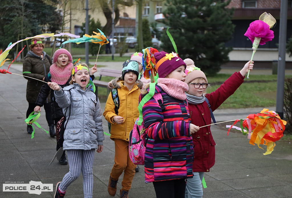 Barwne korowody przeszły ulicami Polic