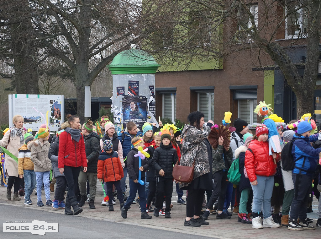 Barwne korowody przeszły ulicami Polic