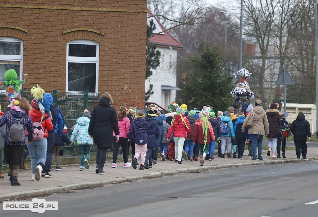 Barwne korowody przeszły ulicami Polic