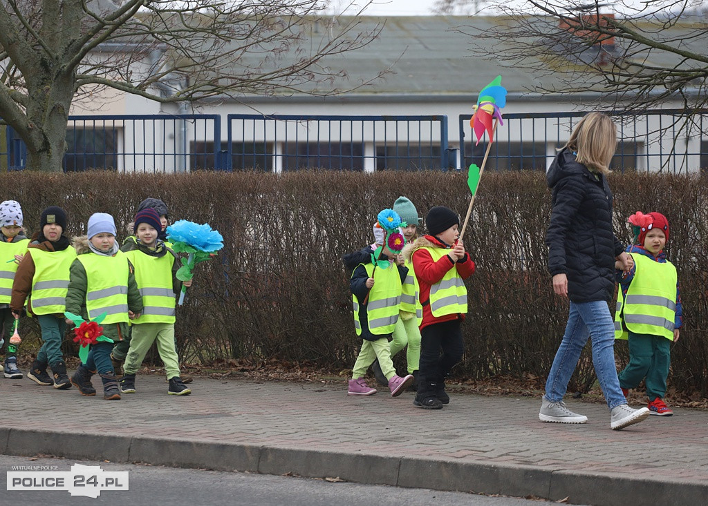 Barwne korowody przeszły ulicami Polic