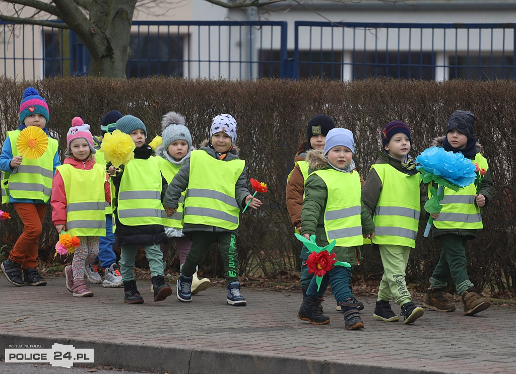 Barwne korowody przeszły ulicami Polic