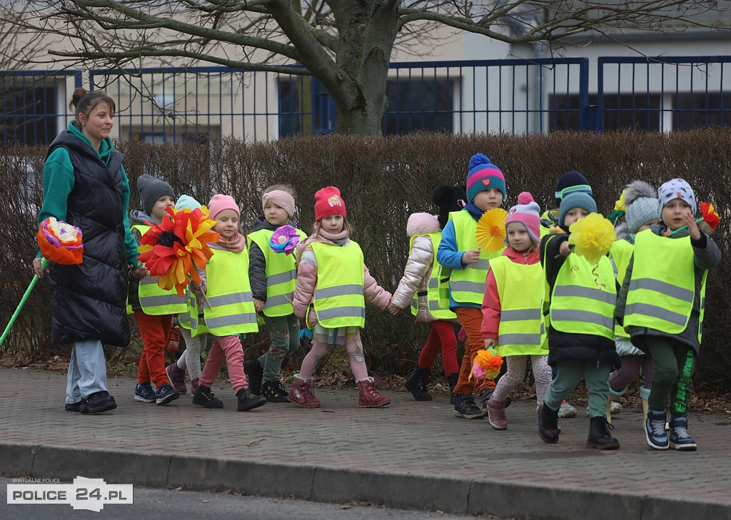 Barwne korowody przeszły ulicami Polic