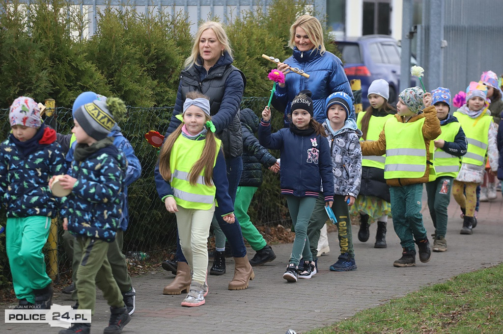 Barwne korowody przeszły ulicami Polic