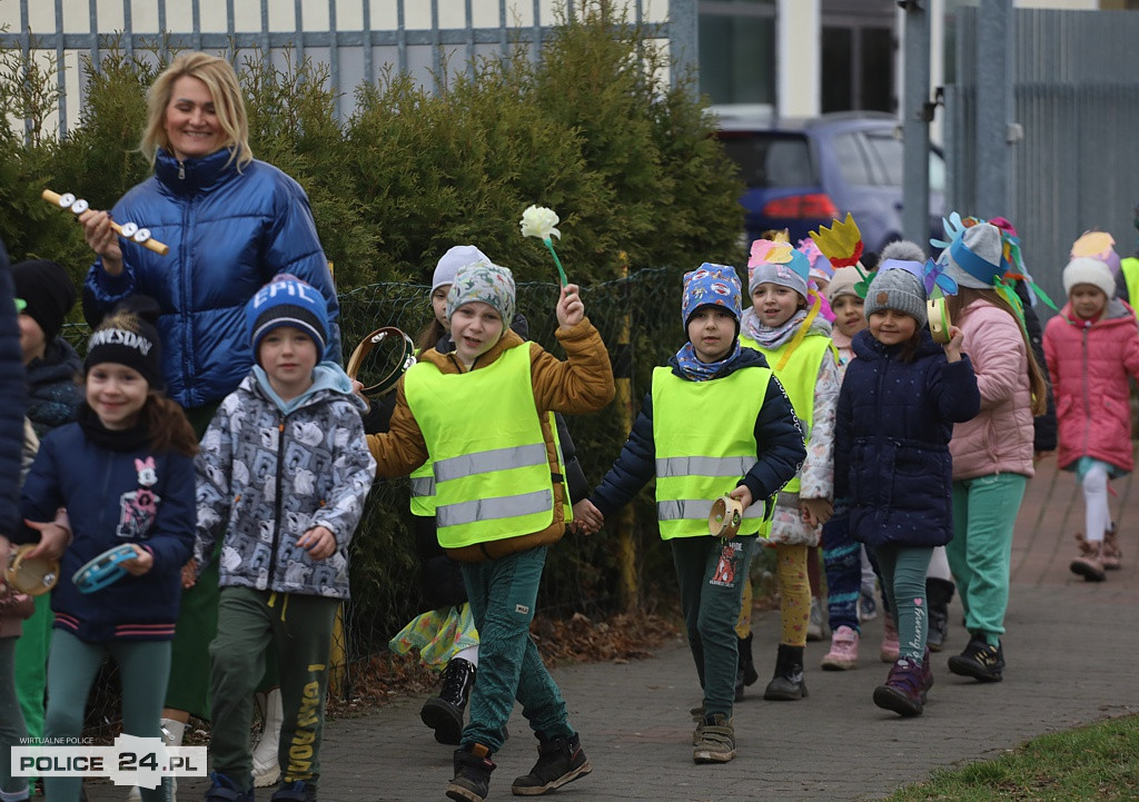 Barwne korowody przeszły ulicami Polic