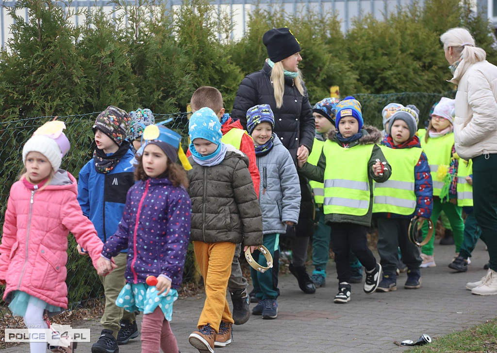 Barwne korowody przeszły ulicami Polic