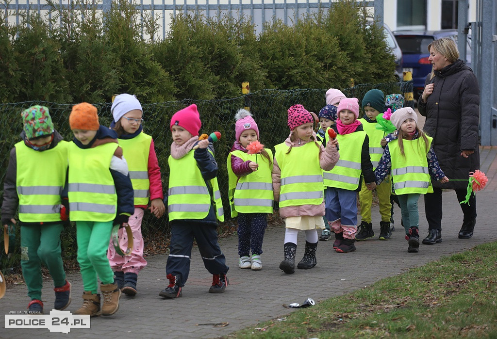 Barwne korowody przeszły ulicami Polic