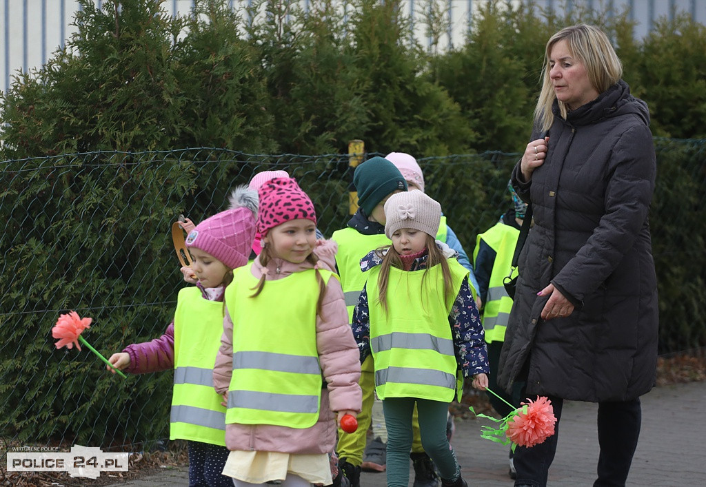 Barwne korowody przeszły ulicami Polic