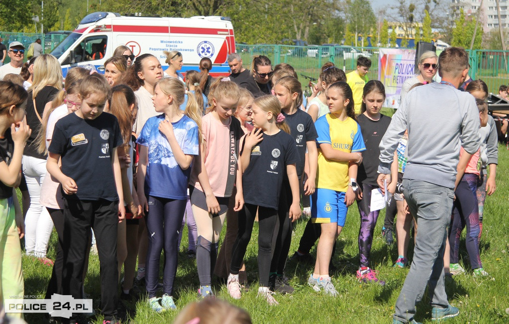Police. Ostatnia edycja Szkolnej Ligi Biegów Przełajowych 2022/2023