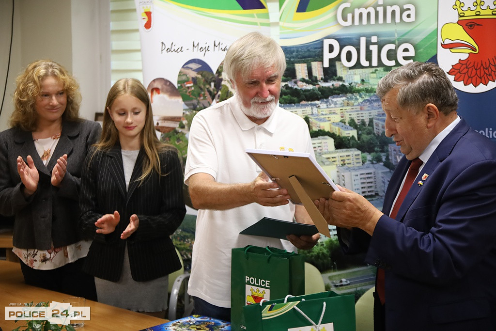 Burmistrz nagrodził Helenę Goliszewską z UKL ÓSEMKA Police