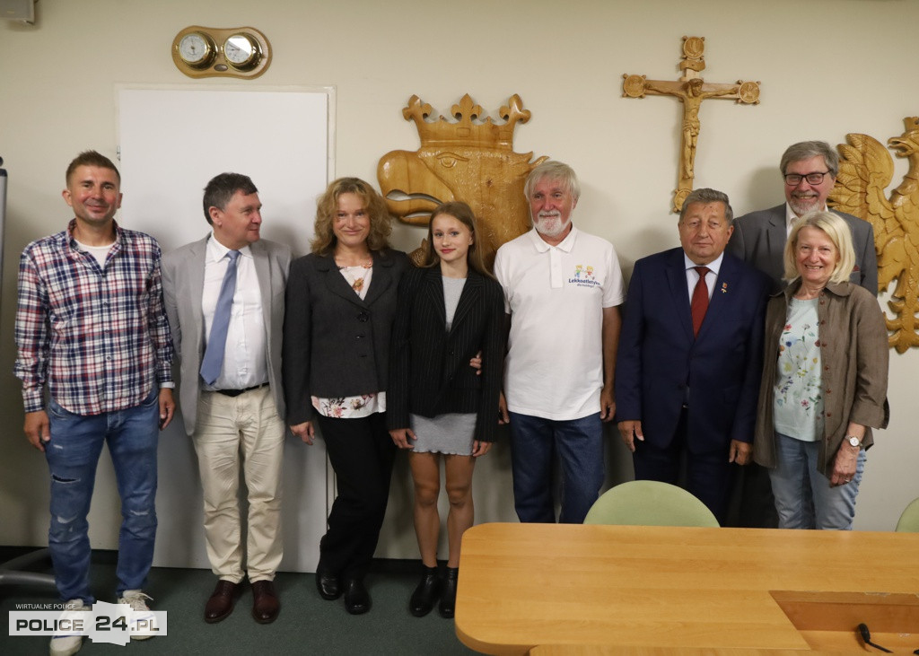 Burmistrz nagrodził Helenę Goliszewską z UKL ÓSEMKA Police