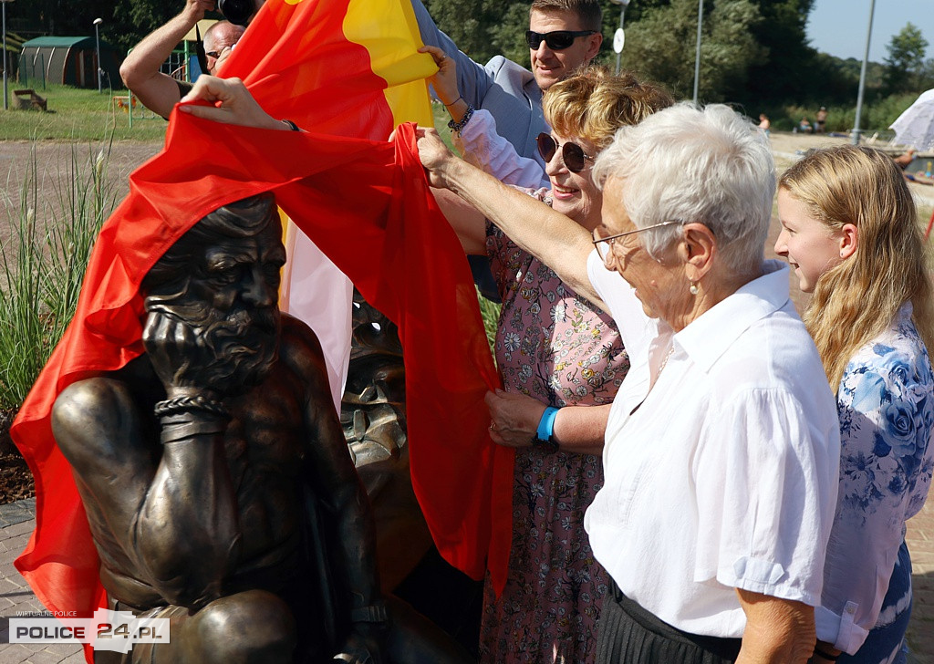 Ławeczka Aleksandra Doby w Trzebieży