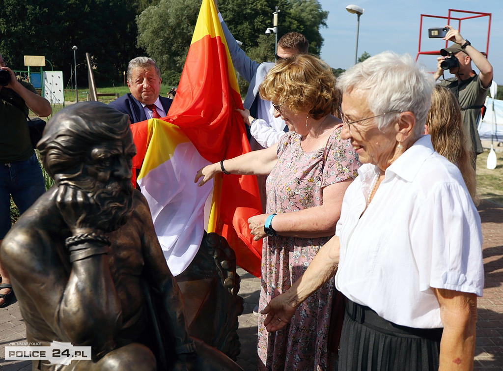 Ławeczka Aleksandra Doby w Trzebieży