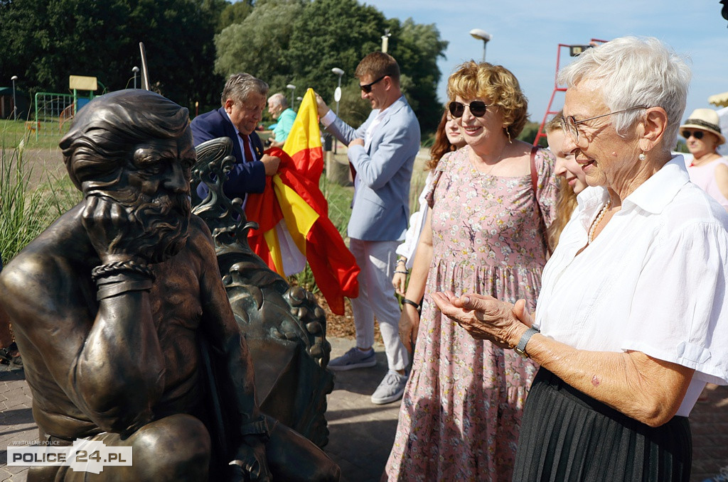 Ławeczka Aleksandra Doby w Trzebieży