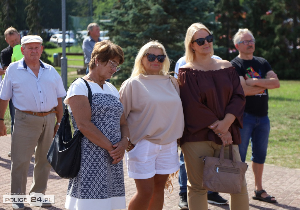 Ławeczka Aleksandra Doby w Trzebieży