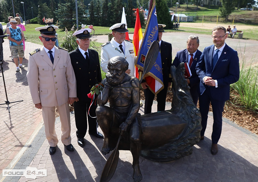 Ławeczka Aleksandra Doby w Trzebieży