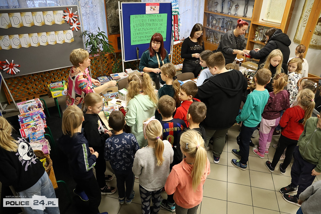 Kiermasz dla Iwonki w SP nr 1 w Policach