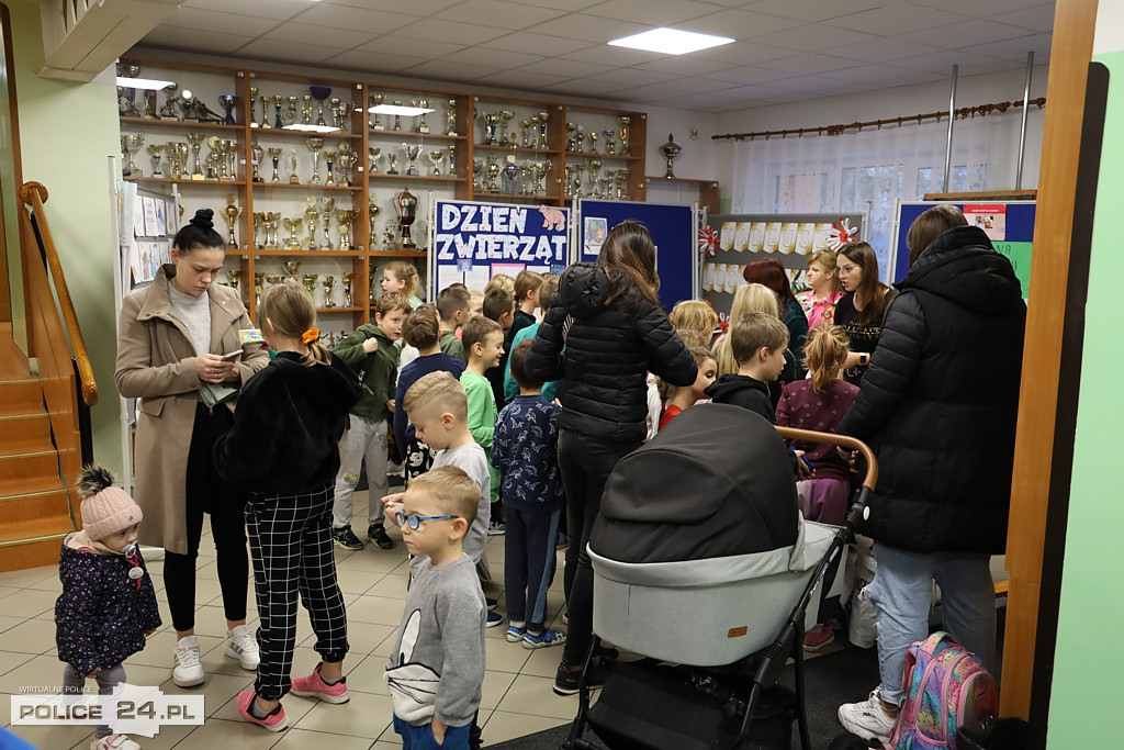 Kiermasz dla Iwonki w SP nr 1 w Policach
