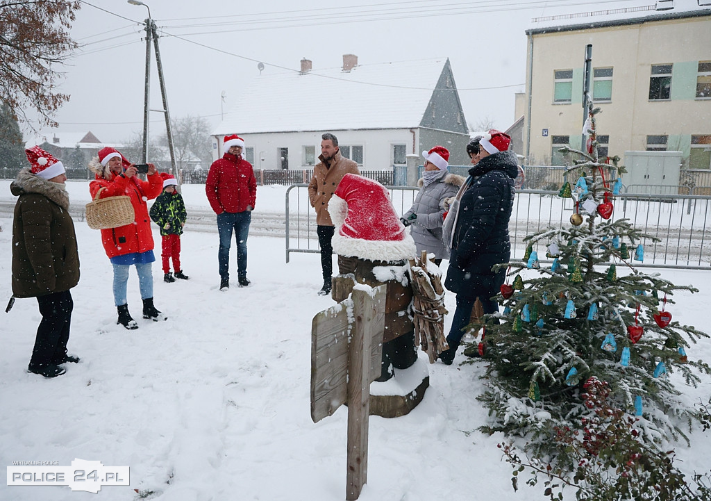 W Niekłończycy rozpoczęło się rozbieranie Niezwykłej Choinki