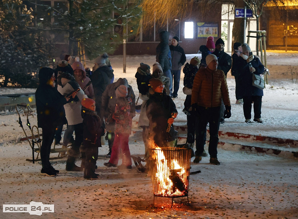 Zapalono światełka na największej choince w Policach