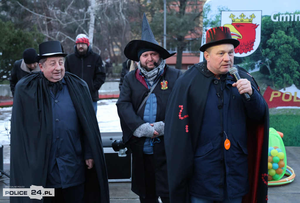 Zabawa karnawałowa, rozbieranie choinki, postacie z bajek i filmów