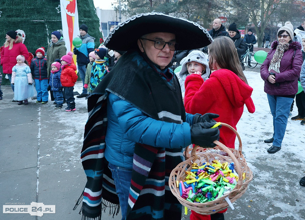 Zabawa karnawałowa, rozbieranie choinki, postacie z bajek i filmów