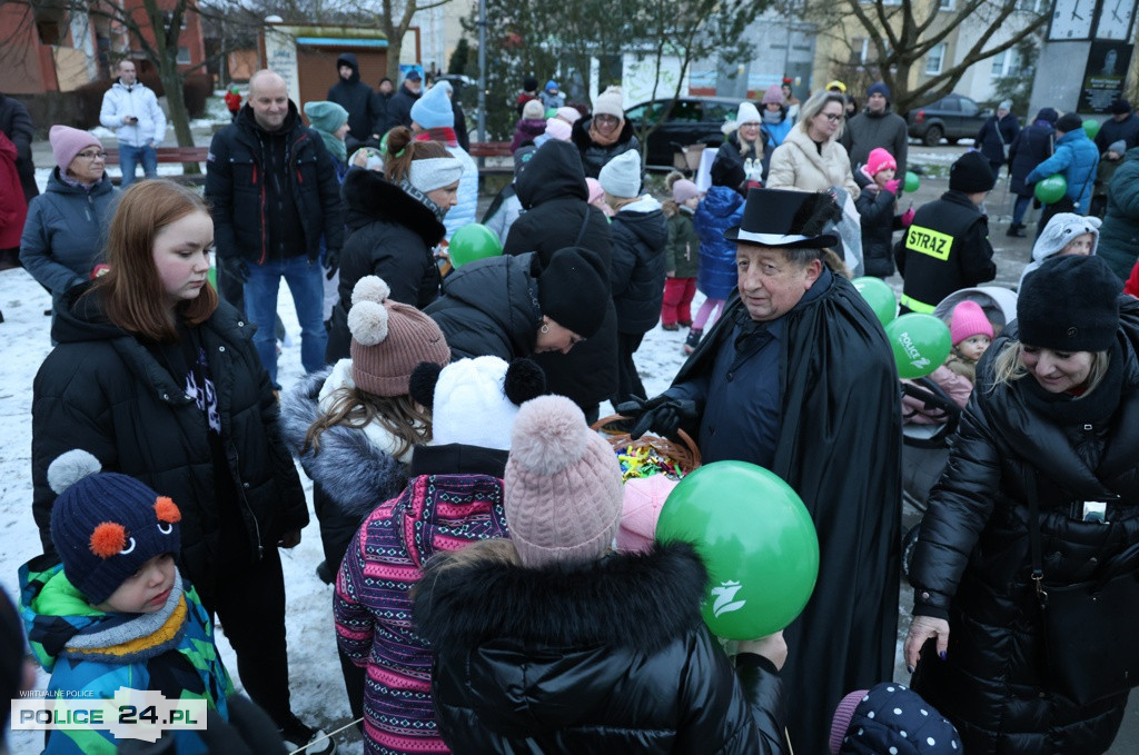 Zabawa karnawałowa, rozbieranie choinki, postacie z bajek i filmów