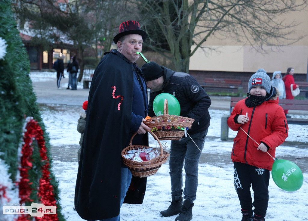 Zabawa karnawałowa, rozbieranie choinki, postacie z bajek i filmów