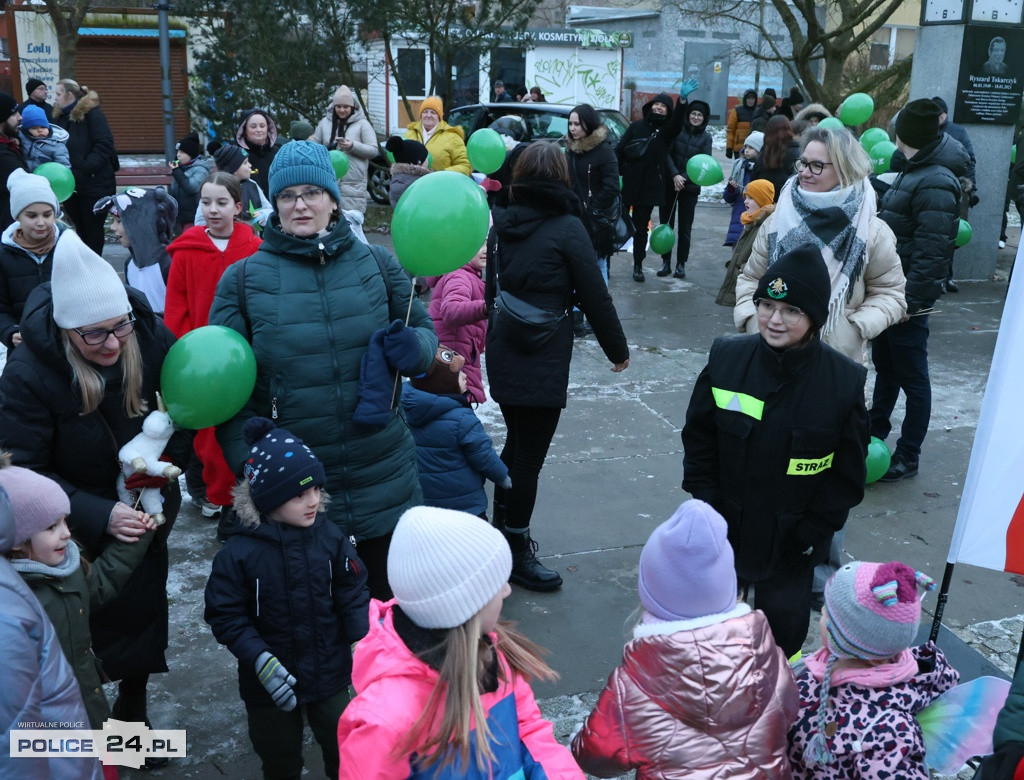Zabawa karnawałowa, rozbieranie choinki, postacie z bajek i filmów