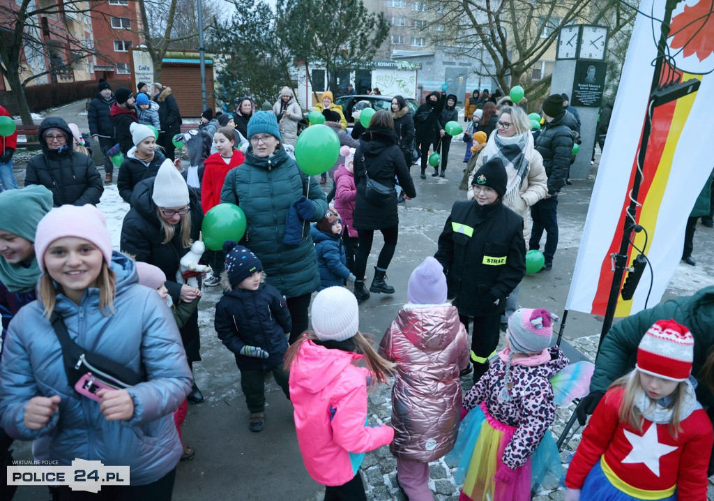 Zabawa karnawałowa, rozbieranie choinki, postacie z bajek i filmów