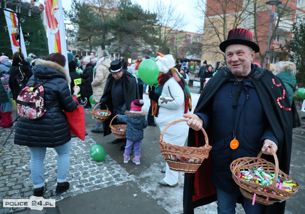 Zabawa karnawałowa, rozbieranie choinki, postacie z bajek i filmów