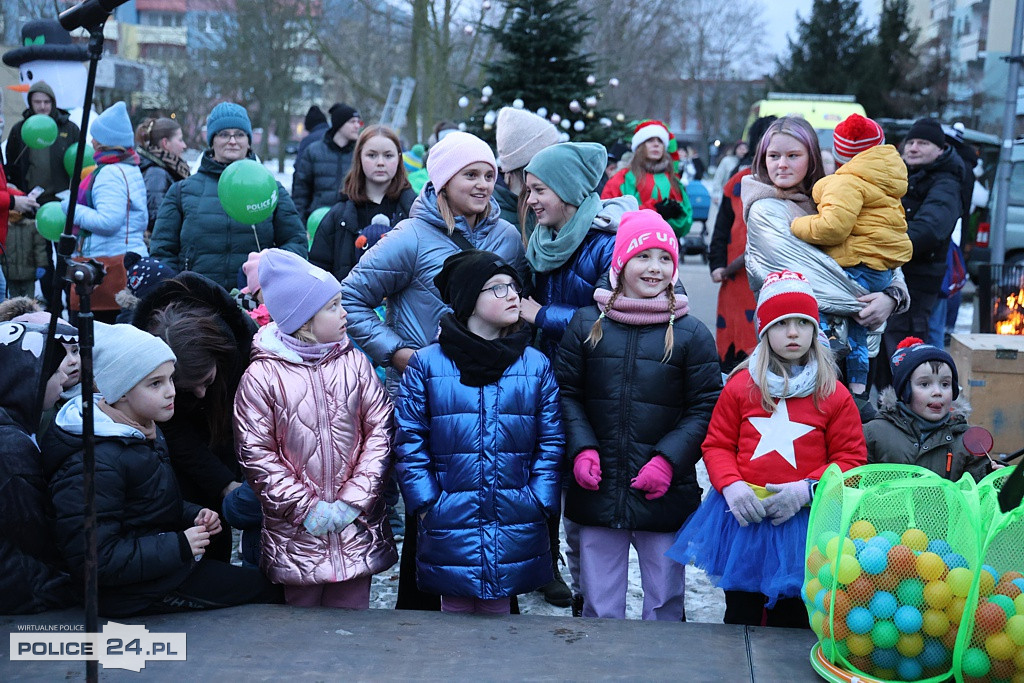 Zabawa karnawałowa, rozbieranie choinki, postacie z bajek i filmów