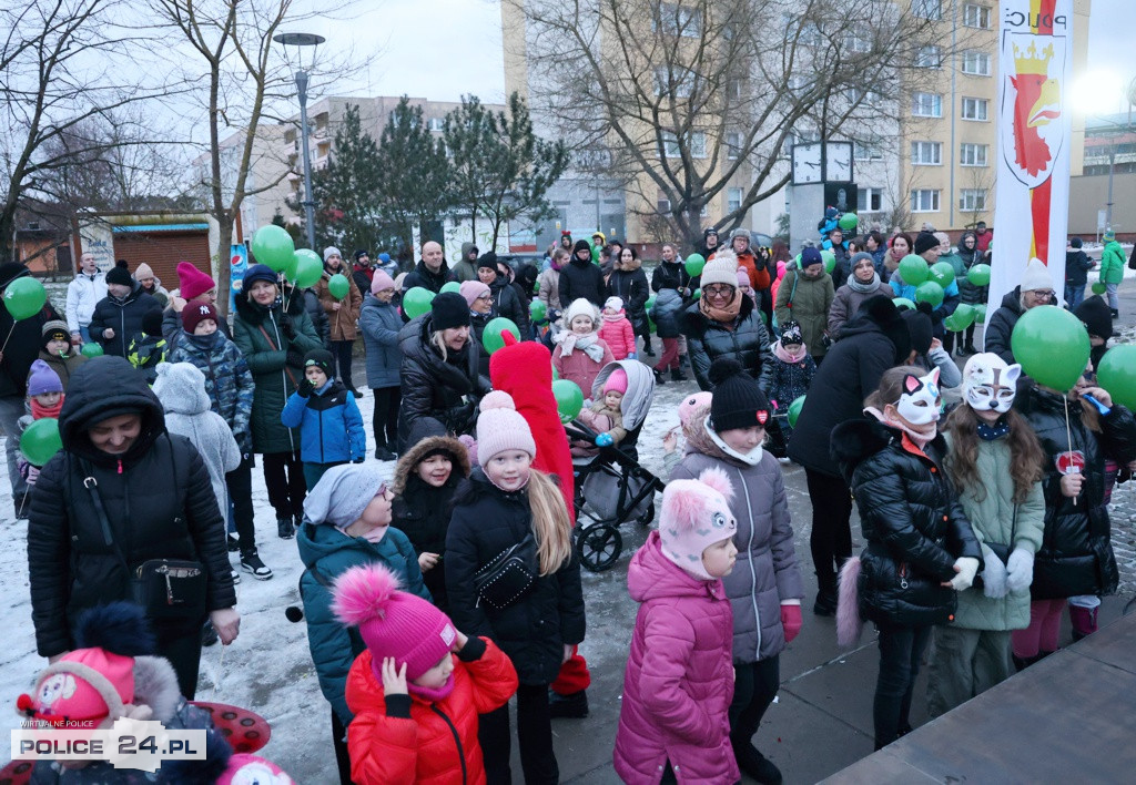 Zabawa karnawałowa, rozbieranie choinki, postacie z bajek i filmów