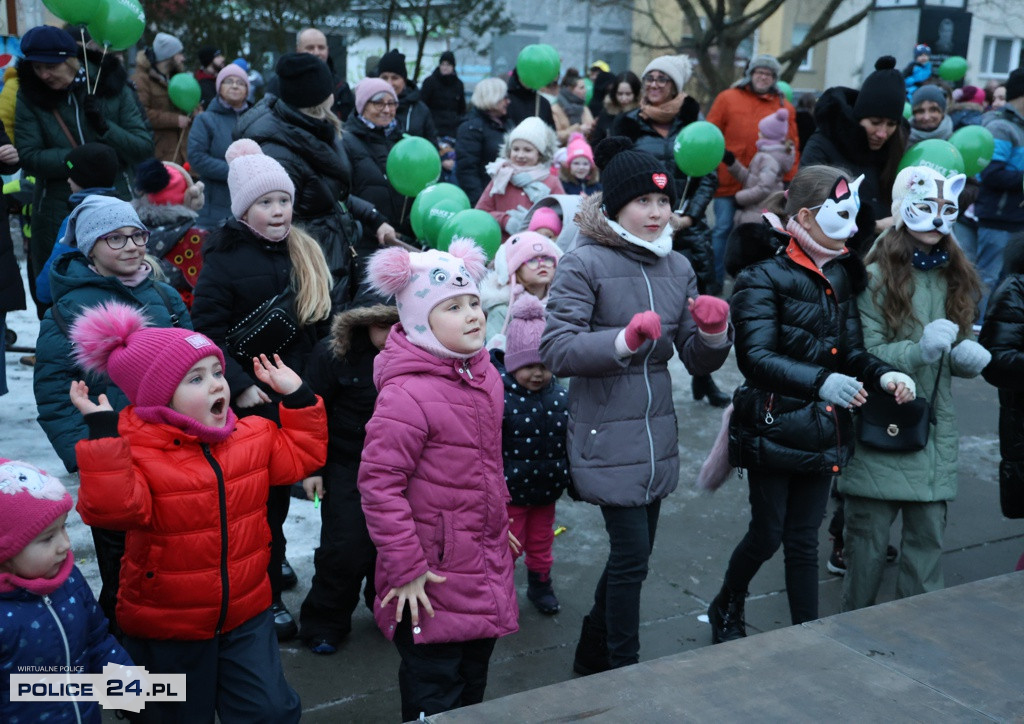 Zabawa karnawałowa, rozbieranie choinki, postacie z bajek i filmów