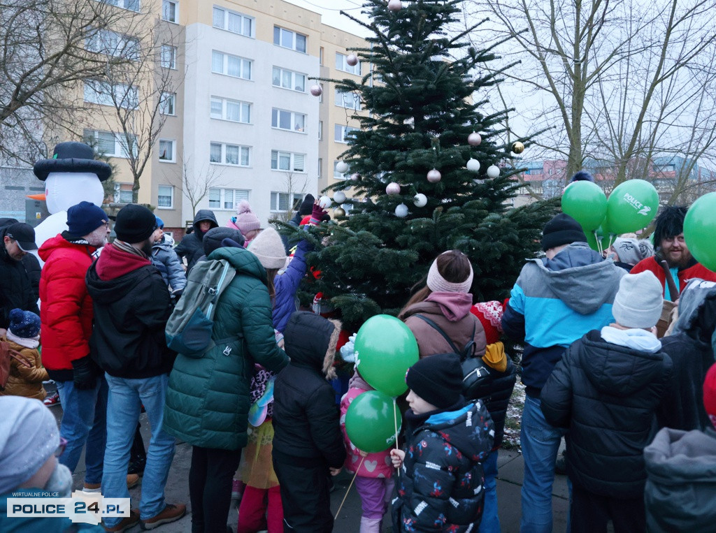 Zabawa karnawałowa, rozbieranie choinki, postacie z bajek i filmów