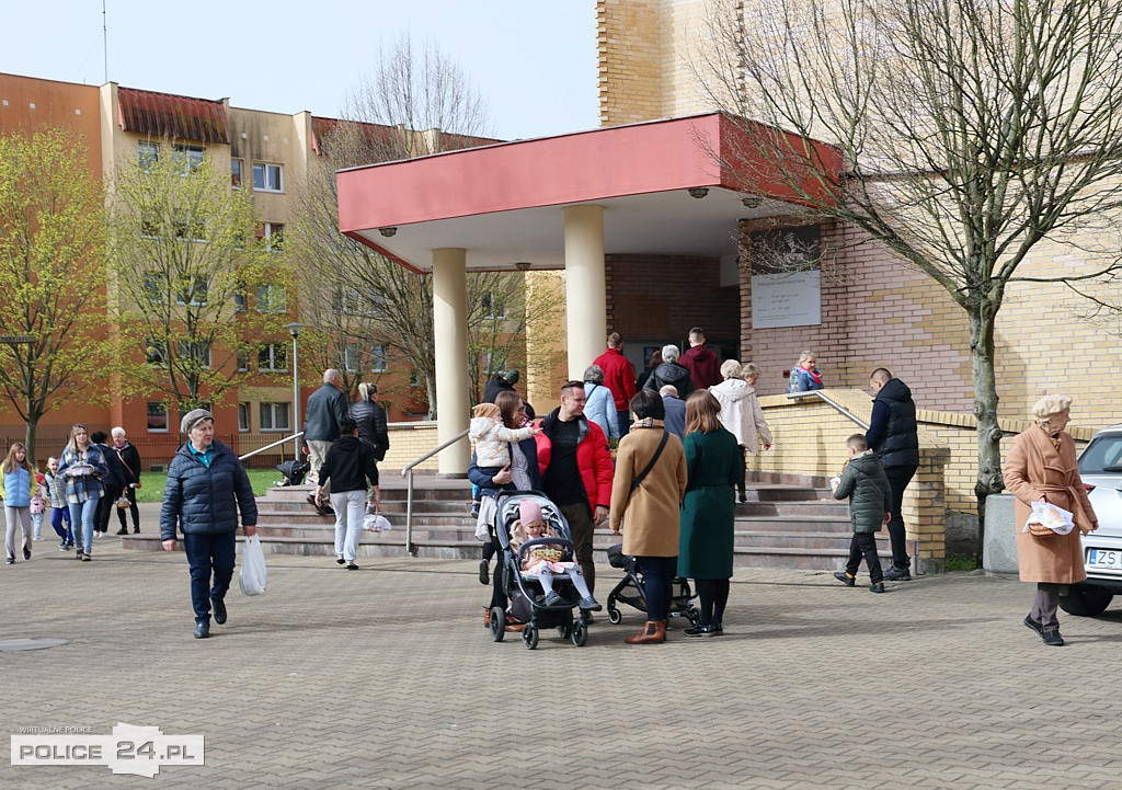 Święcenie pokarmów w Policach, Niekłończycy