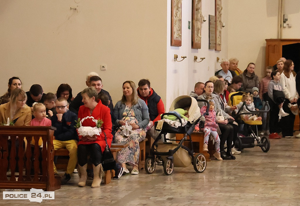 Święcenie pokarmów w Policach, Niekłończycy