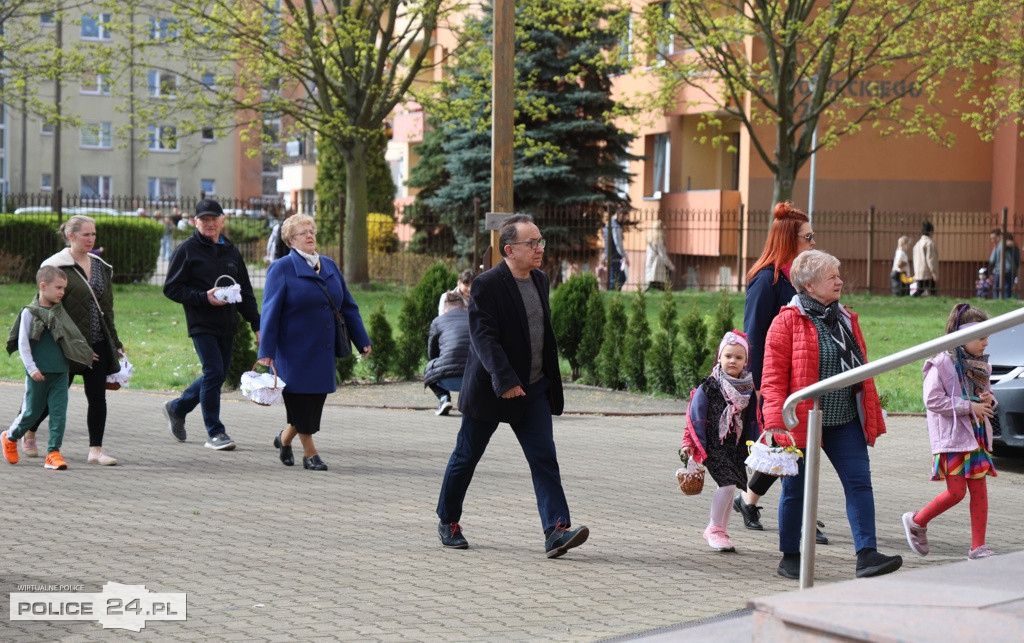 Święcenie pokarmów w Policach, Niekłończycy