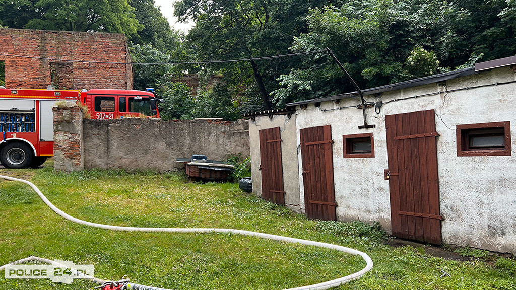 Pożar od uderzenia pioruna w Jasienicy