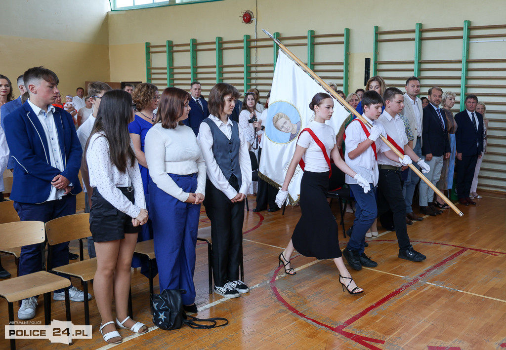 Pożegnanie klas ósmych w SP 3 i SP 8 w Policach