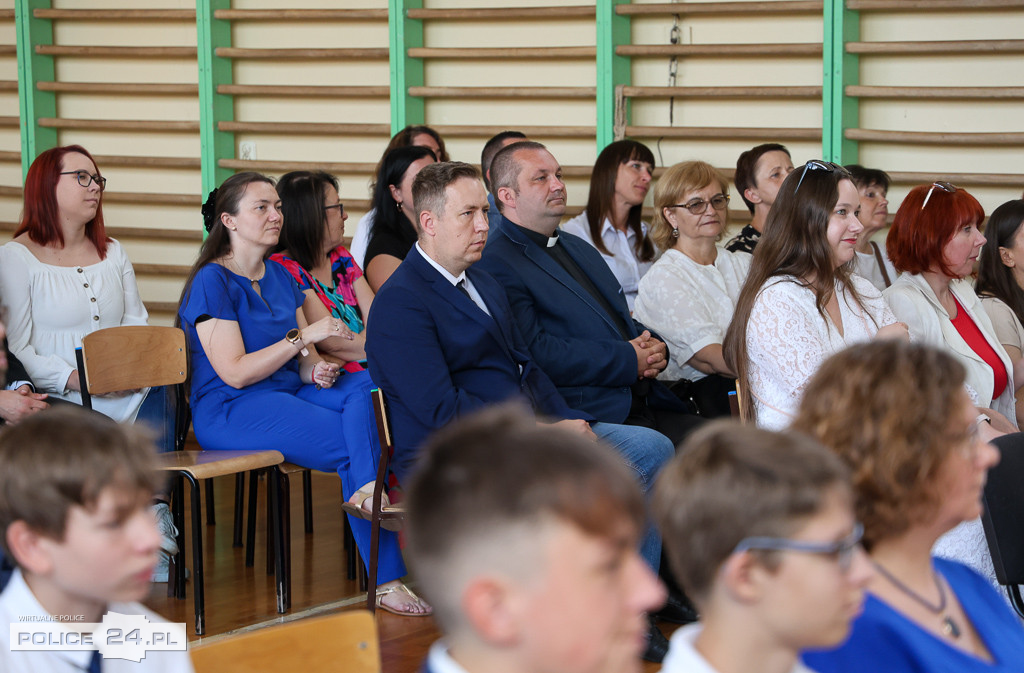 Pożegnanie klas ósmych w SP 3 i SP 8 w Policach