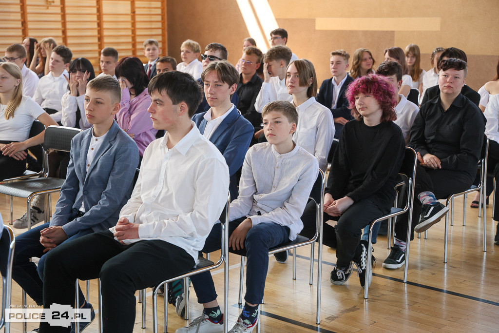 Pożegnanie klas ósmych w SP 3 i SP 8 w Policach