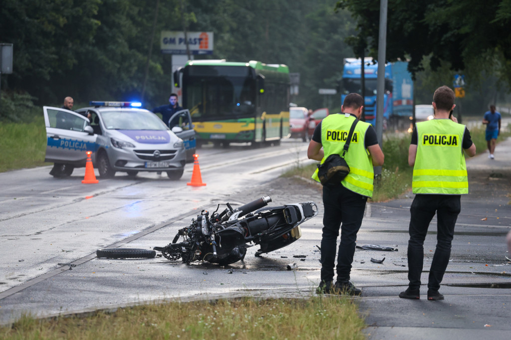 Zderzenie osobówki z motocyklem na ul. Tanowskiej w Policach