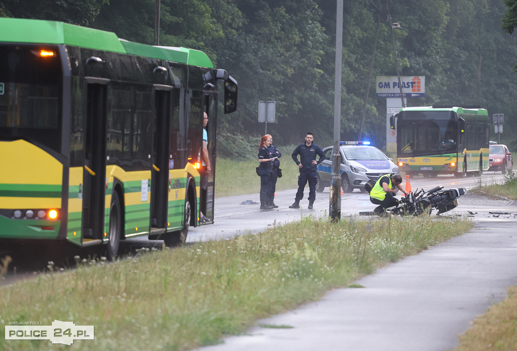 Zderzenie osobówki z motocyklem na ul. Tanowskiej w Policach