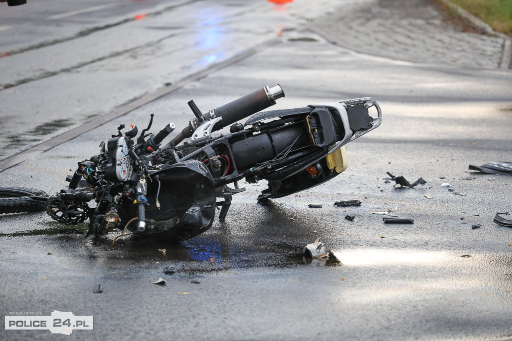 Zderzenie osobówki z motocyklem na ul. Tanowskiej w Policach