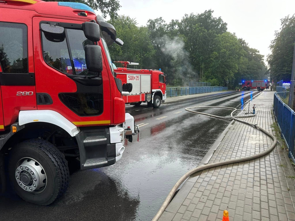 Pożar wiaduktu w Policach