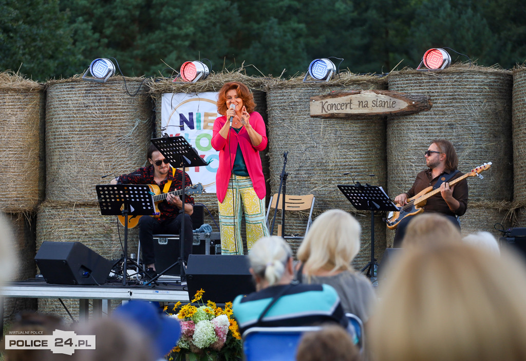 Koncert Agnieszki Hekiert Trio w Niekłończycy